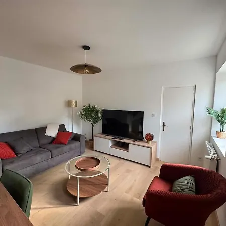 Petite Maison En Le Jardin Ensoleille