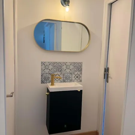 Petite Maison En Le Jardin Ensoleille بيت للعطل *